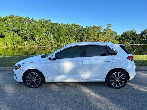 Used 2018 Hyundai Elantra GT image 2