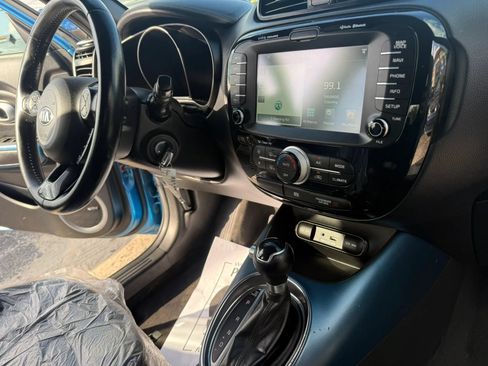 Used 2015 Kia Soul + w/ Audio Package FWD image 20