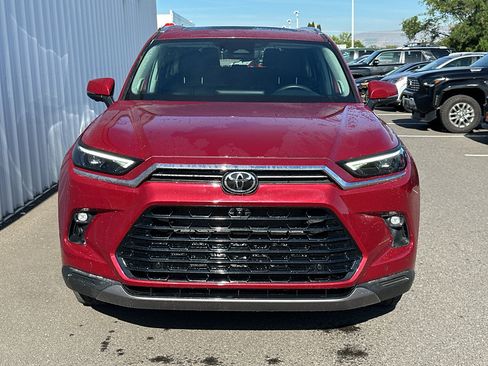 Used 2024 Toyota Grand Highlander AWD image 2