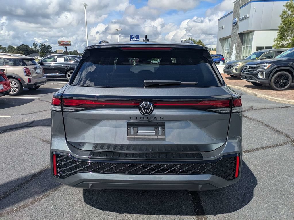 New 2026 Volkswagen Tiguan SE R-Line FWD image 6