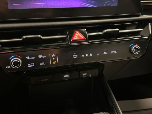 Used 2024 Kia Niro FWD image 15