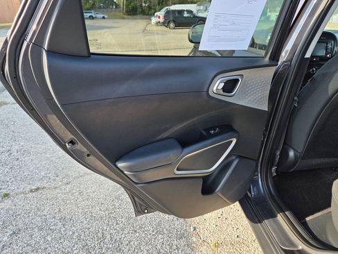 Used 2020 Kia Soul LX image 15