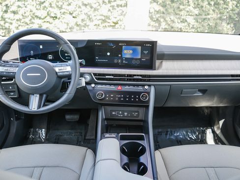 Used 2025 Hyundai Sonata Limited FWD image 12