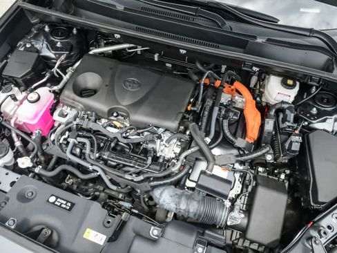 Used 2024 Toyota RAV4 LE AWD/4WD image 28