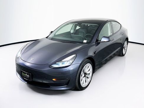 Used 2023 Tesla Model 3 Standard Range image 3
