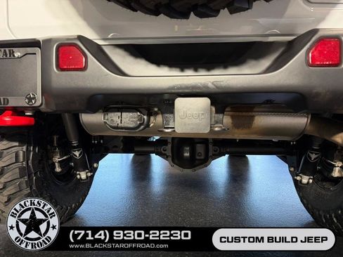 Used 2025 Jeep Wrangler Unlimited Rubicon AWD/4WD image 13
