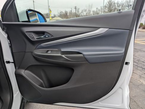 Used 2023 Chevrolet Bolt EUV LT w/ Convenience Package image 13