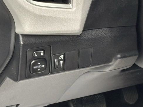 Used 2015 Toyota Corolla LE image 14