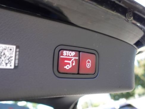 Used 2025 Mercedes-Benz GLC 43 AMG 4MATIC image 26