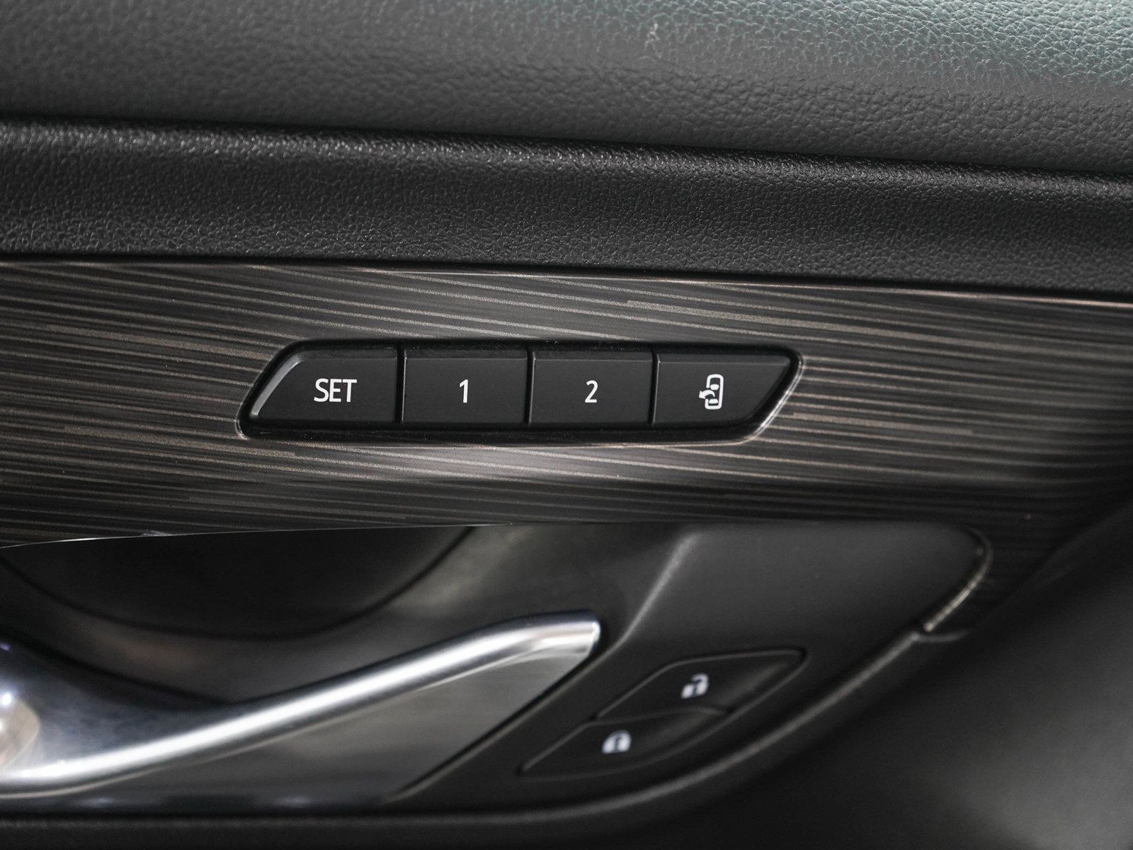 Used 2020 GMC Terrain SLT w/ Preferred Package AWD/4WD image 23