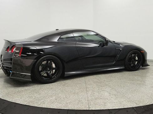 Used 2018 Nissan GT-R Premium AWD/4WD image 5