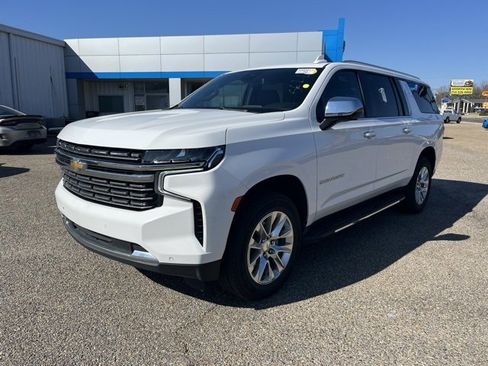 Used 2023 Chevrolet Suburban Premier image 2