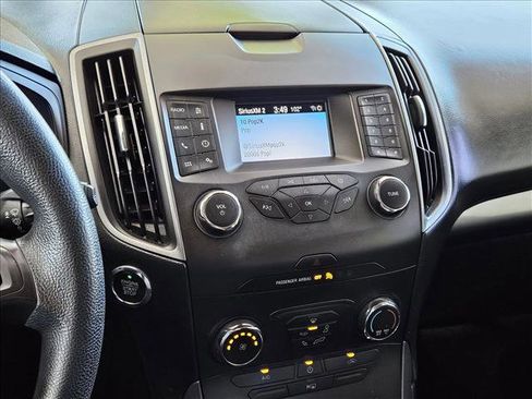 Certified 2019 Ford Edge SE image 10