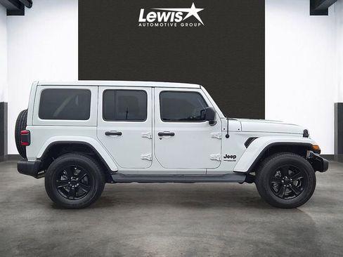 Used 2022 Jeep Wrangler Unlimited Sahara AWD/4WD image 5