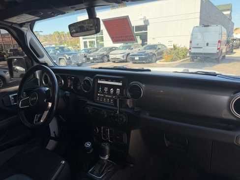 Used 2020 Jeep Wrangler Unlimited Sahara AWD/4WD image 17