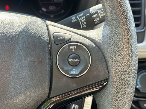 Used 2016 Honda HR-V LX image 28