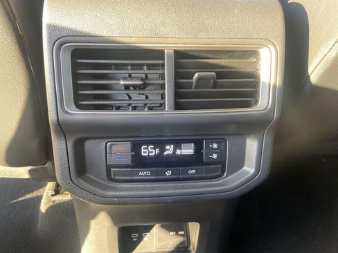 Used 2024 Volkswagen Atlas SE image 22