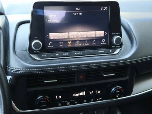 Used 2024 Nissan Rogue SV FWD image 19