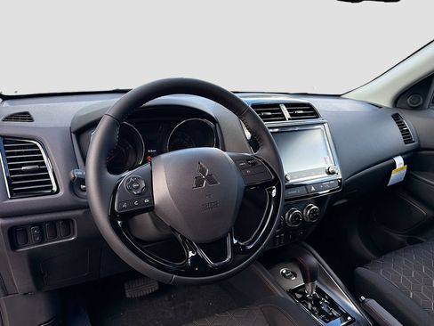 Used 2025 Mitsubishi Outlander Sport LE AWD/4WD image 10
