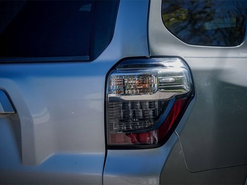 Used 2014 Toyota 4Runner SR5 image 6