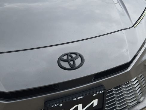 Used 2025 Toyota Camry XSE FWD image 10