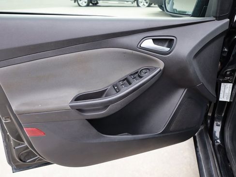 Used 2014 Ford Focus SE w/ SE Winter Package image 10