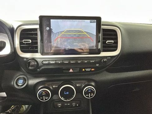 Used 2024 Hyundai Venue Limited FWD image 24