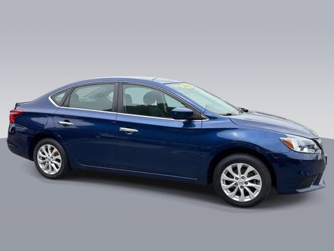 Used 2019 Nissan Sentra SV FWD image 2