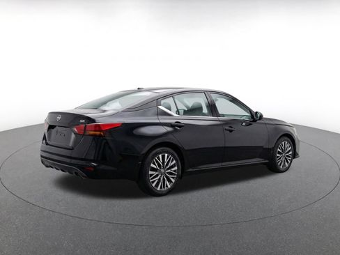 Used 2025 Nissan Altima 2.5 SV FWD image 9