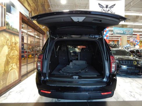 Used 2023 Chevrolet Suburban Z71 image 7