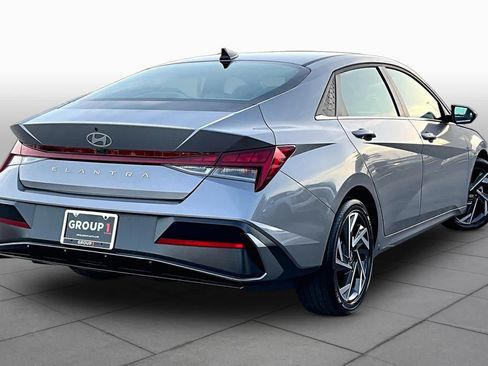 Used 2024 Hyundai Elantra Limited FWD image 12