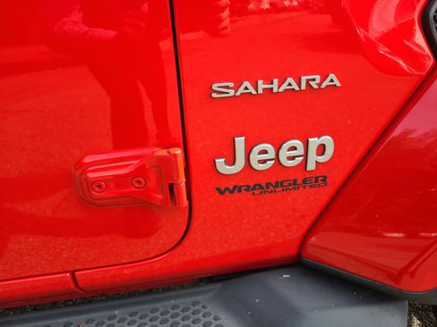 Used 2018 Jeep Wrangler Unlimited Sahara image 30