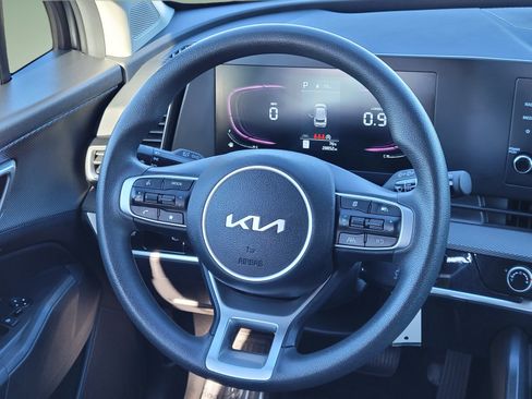 Used 2023 Kia Sportage LX AWD/4WD image 12