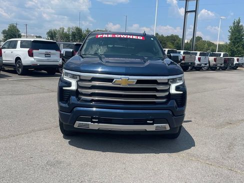 Used 2022 Chevrolet Silverado 1500 High Country w/ High Country Premium Package AWD/4WD image 2