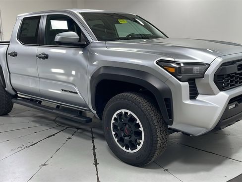 New 2025 Toyota Tacoma TRD Off-Road image 3