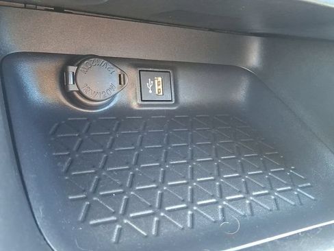 Used 2025 Toyota RAV4 XLE AWD/4WD image 26