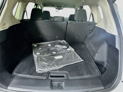 Used 2024 Nissan Rogue SV FWD image 27
