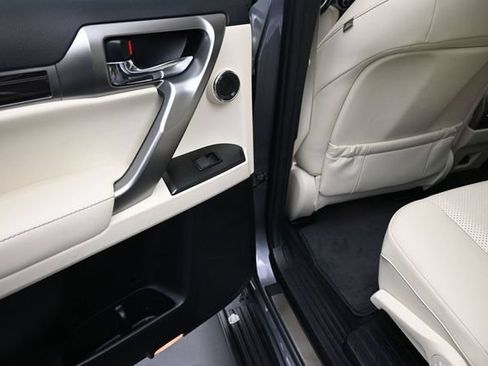 Used 2023 Lexus GX 460 Luxury w/ Sport Design Package AWD/4WD image 10