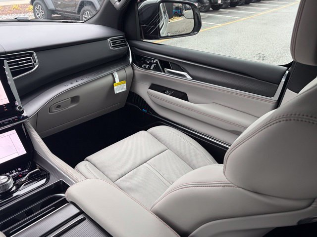 New 2026 Jeep Grand Wagoneer Summit AWD/4WD image 35