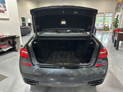 Used 2018 BMW 750i RWD image 36