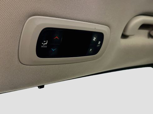 Used 2020 Chrysler Voyager Lxi FWD image 27