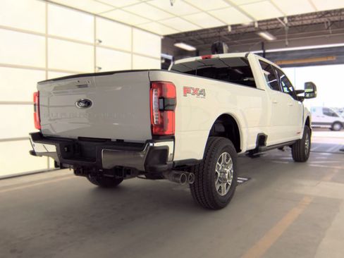 Used 2024 Ford F250 Lariat w/ Lariat Ultimate Package AWD/4WD image 3