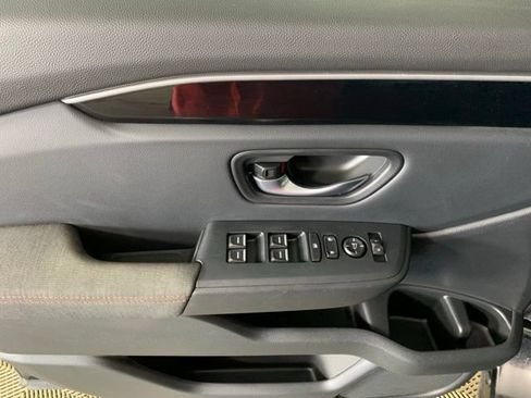 Used 2025 Honda Pilot Sport image 33