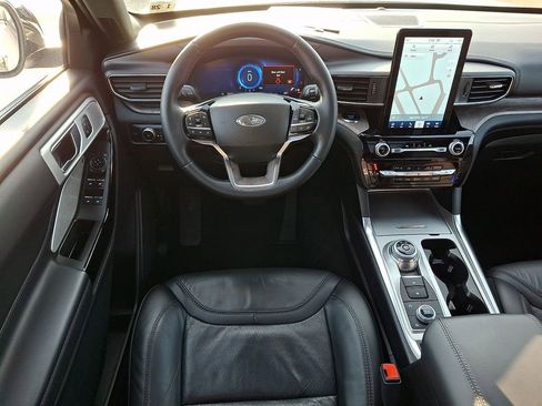 Used 2023 Ford Explorer Platinum w/ Technology Package image 13