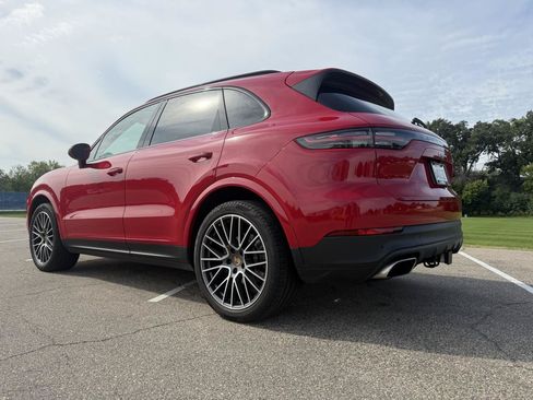 Used 2021 Porsche Cayenne AWD/4WD image 12