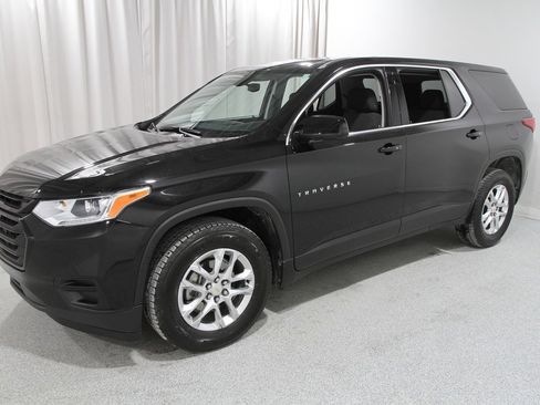 Used 2020 Chevrolet Traverse LS w/ LPO, Black Accent Package image 3