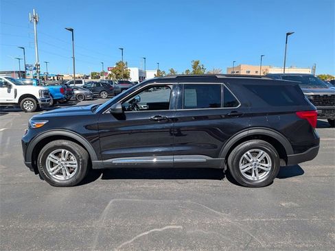 Used 2022 Ford Explorer XLT w/ Equipment Group 202A image 3