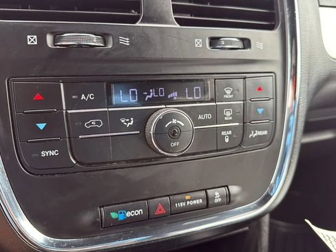 Used 2015 Dodge Grand Caravan R/T image 31