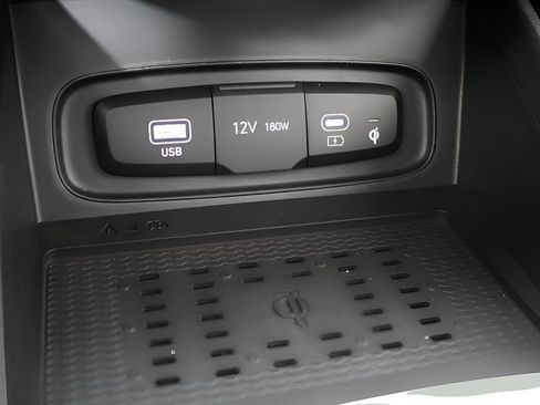 New 2025 Hyundai Venue Limited FWD image 20