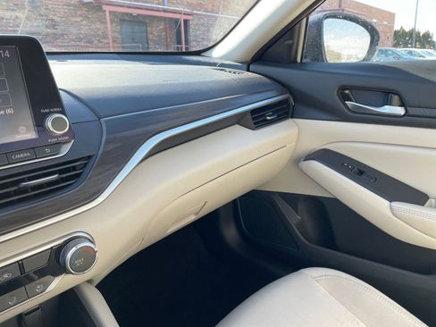Used 2025 Nissan Altima 2.5 SV image 35